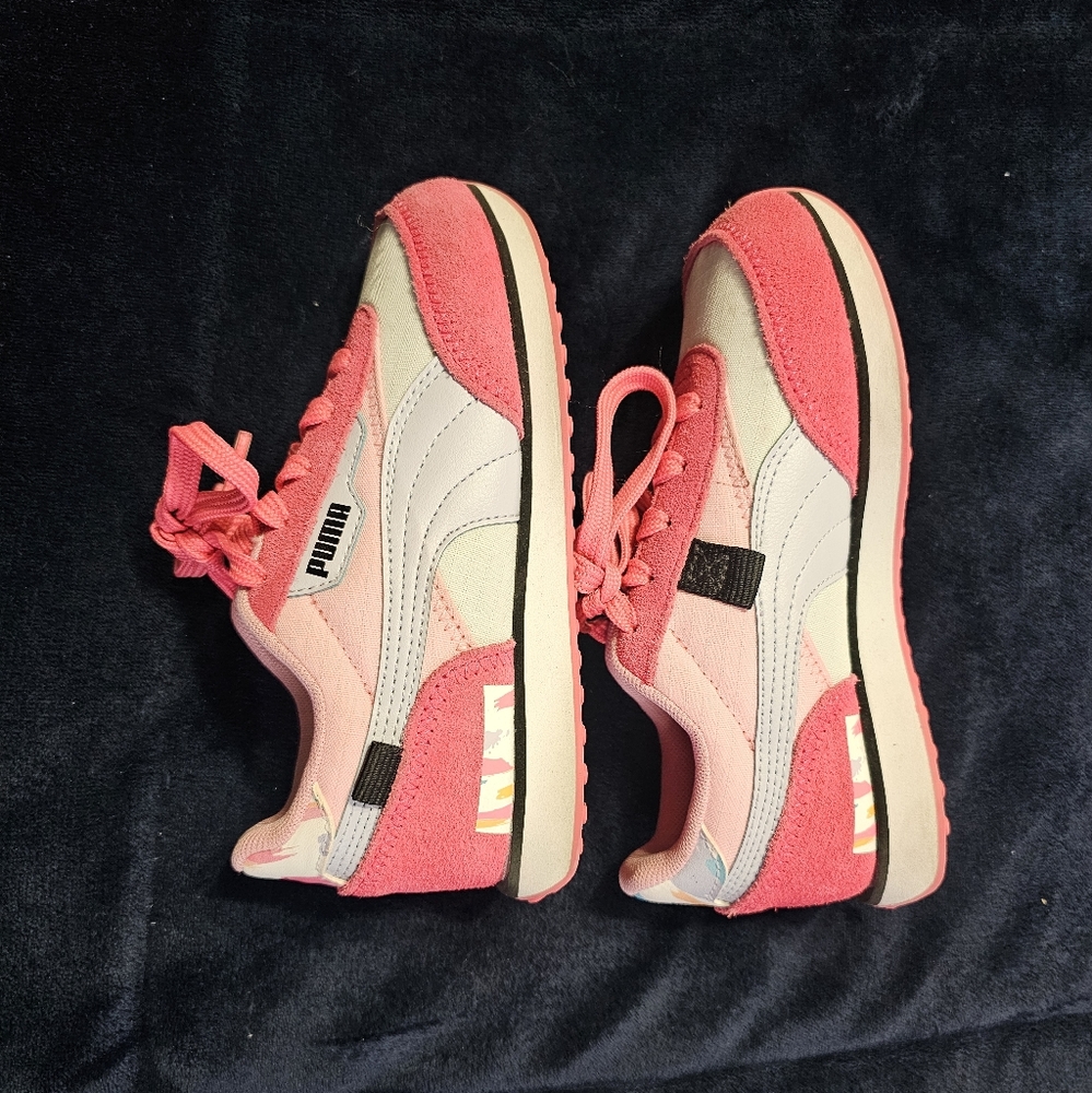 Girls Pink and White PUMA FUTURE RIDER Sneakers size 1.5C